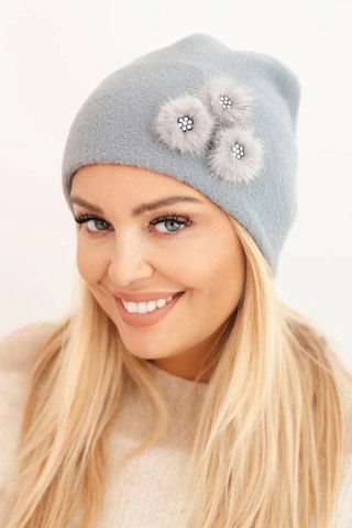 Czapka damska z ozdobnymi futrzanymi kwiatami elegancka szara – Stylowy Wieszak