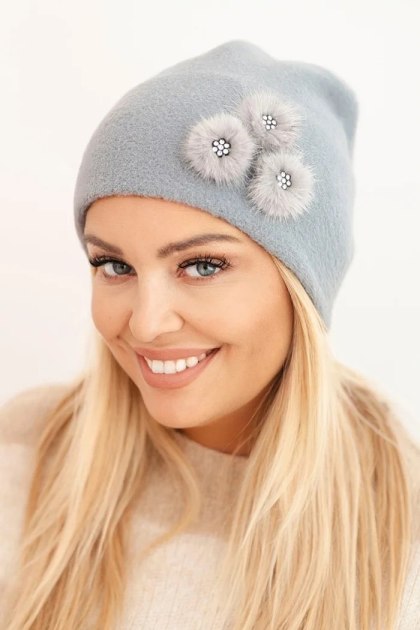 Czapka damska z ozdobnymi futrzanymi kwiatami elegancka szara – Stylowy Wieszak