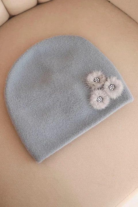 Szara czapka damska elegancka z cyrkoniami