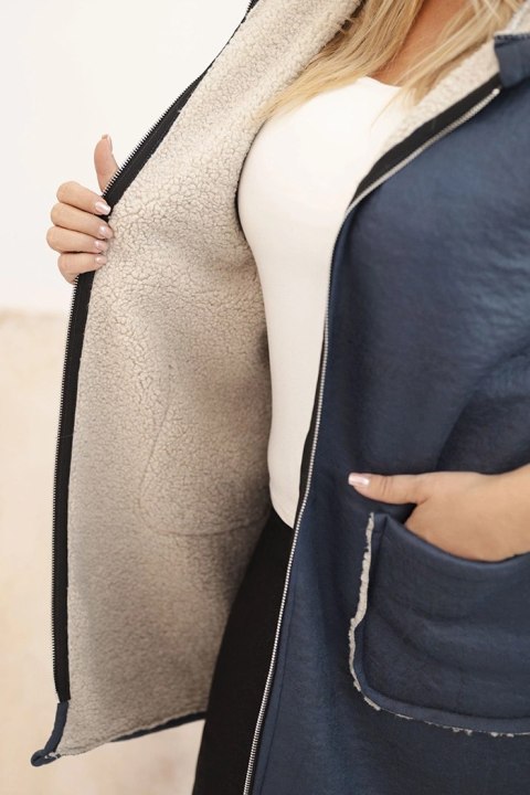Kurtka damska Plus Size z kapturem i kieszeniami ocieplana barankiem jeansowa – Stylowy Wieszak