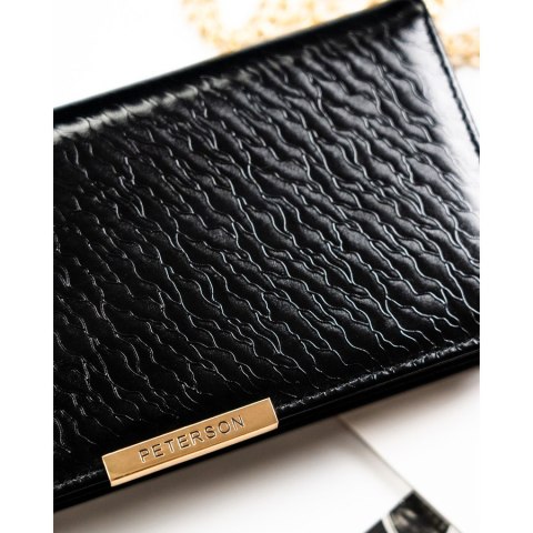 Lakierowany portfel damski ze skóry ekologicznej w czarnym kolorze zamykany na zatrzask i suwak - Peterson