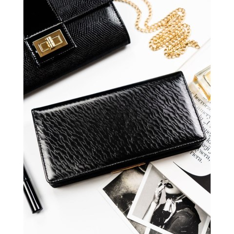 Lakierowany portfel damski ze skóry ekologicznej w czarnym kolorze zamykany na zatrzask i suwak - Peterson