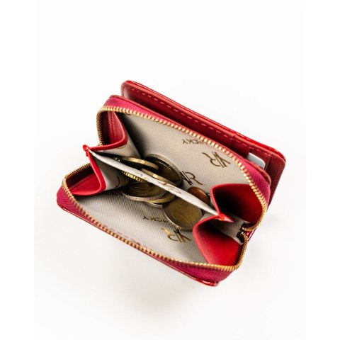Lakierowany, skórzany portfel damski w czerwonym kolorze zamykany suwakiem - Rovicky