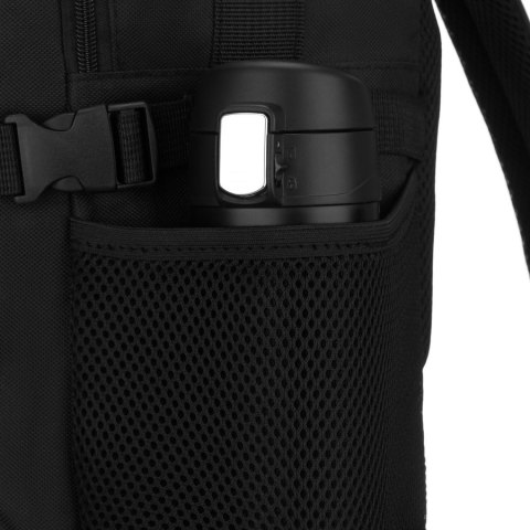 Podróżny plecak z poliestru w czarnym kolorze, dwukomorowy i idealny na bagaż podręczny - Peterson