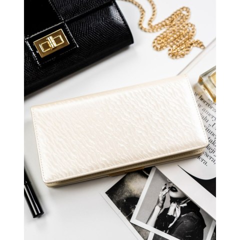 Portfel damski ze skóry ekologicznej w kolorze ecru zamykany na zatrzask i suwak - Peterson