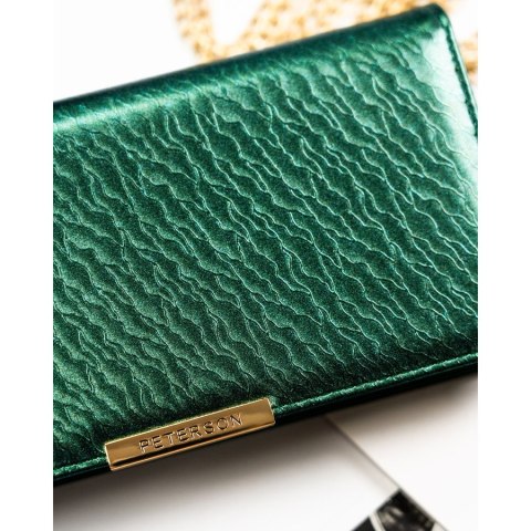 Zielony portfel damski ze skóry ekologicznej zamykany na zatrzask i suwak - Peterson