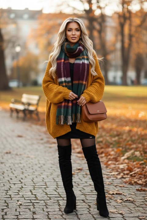 elegancka czarna sukienka numoco – stylizacja do pracy