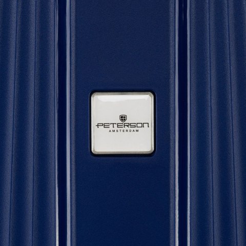 Granatowa walizka podróżna w średnim rozmiarze z teleskopowym uchwytem i kółkami obrotowymi - Peterson