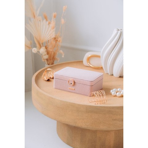 Elegancka szkatułka w różowym kolorze zamykana na zatrzask i kluczykiem - Peterson