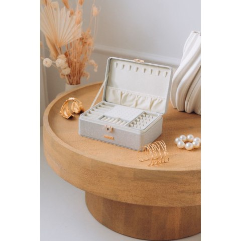 Elegancka szkatułka w srebrnym kolorze zamykana na zatrzask i kluczykiem - Peterson