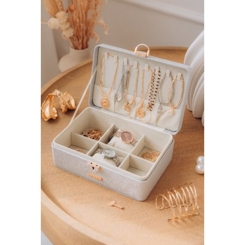 Elegancka szkatułka w srebrnym kolorze zamykana na zatrzask i kluczykiem - Peterson