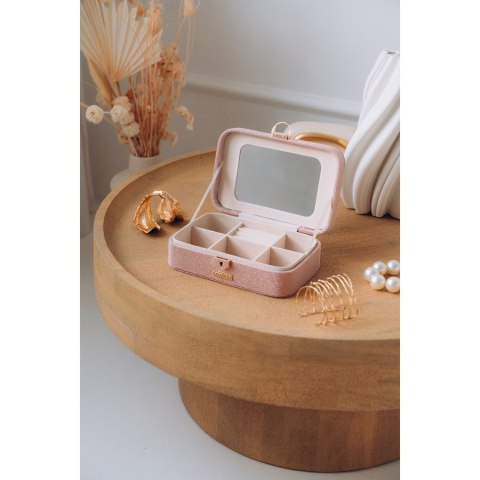 Pojemna, elegancka szkatułka w różowym kolorze zamykana kluczykiem - Peterson