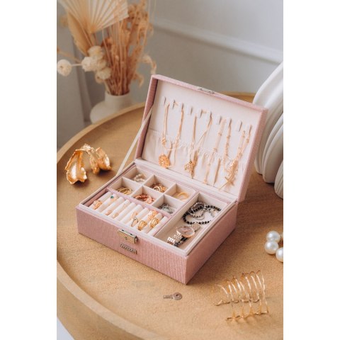 Różowa szkatułka na biżuterię zamykana na kluczyk i zatrzask - Peterson