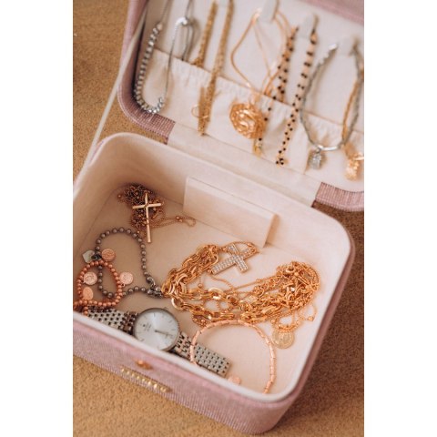 Różowa szkatułka na biżuterię zamykana zamkiem magnetycznym - Peterson