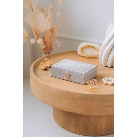 Srebrna szkatułka na biżuterię z dedykowanym miejscem na zegarek, zamykana kluczykiem i zatrzaskiem - Peterson