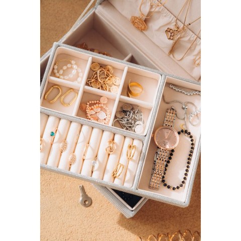 Srebrna szkatułka na biżuterię zamykana na kluczyk i zatrzask - Peterson