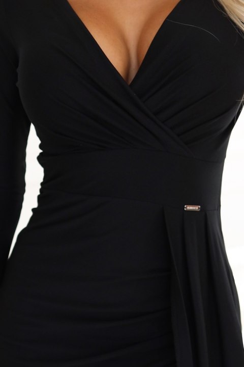 404-13 Elegancka długa sukienka z kopertowym dekoltem i rozcięciem - czarna - S