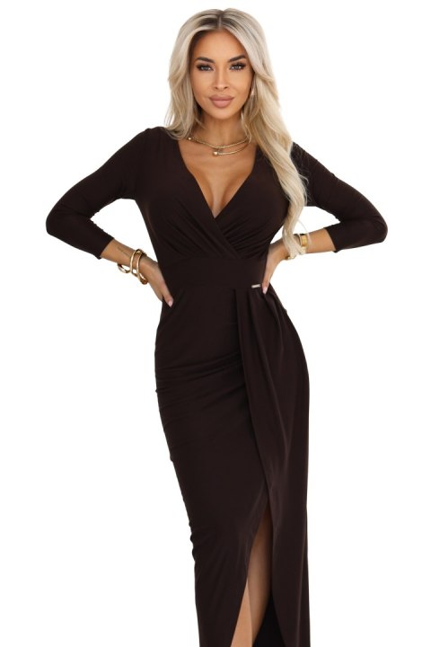 404-14 Elegancka długa sukienka z kopertowym dekoltem i rozcięciem - czekoladowy brąz - XS