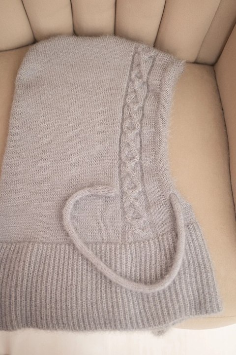 Ciepły kaptur damski szary z troczkami