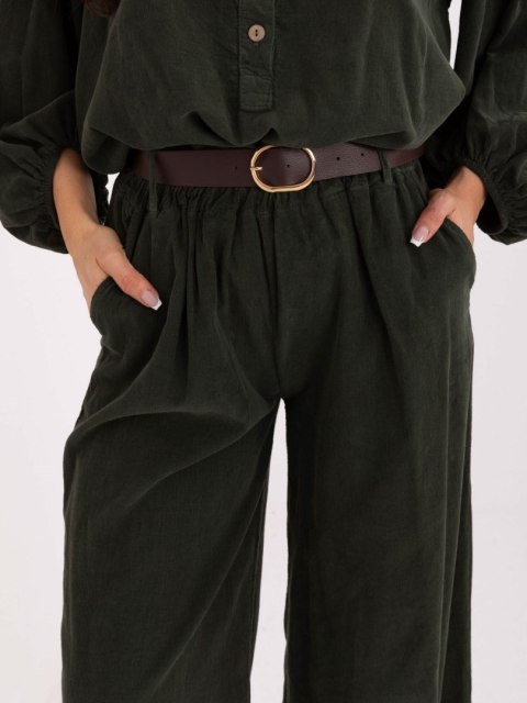 Stylowe spodnie z szerokimi nogawkami – Stylowy Wieszak