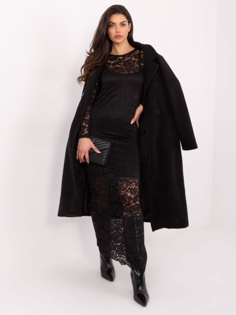 Modelka w czarnej koronkowej sukience maxi RUE PARIS – Stylowy Wieszak