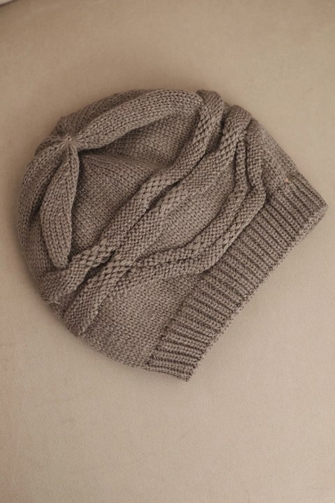 Ciepła czapka damska z wełny – Stylowy Wieszak