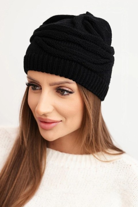 Czapka damska czarna wełniana z ozdobnym splotem – Stylowy Wieszak