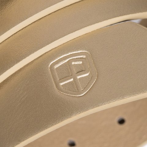 Beżowy pasek damski ze skóry ekologicznej ze srebrną, klasyczną klamrą - Peterson Beżowy pasek damski ze skóry ekologicznej ze srebrną, klasyczną klamrą - Peterson