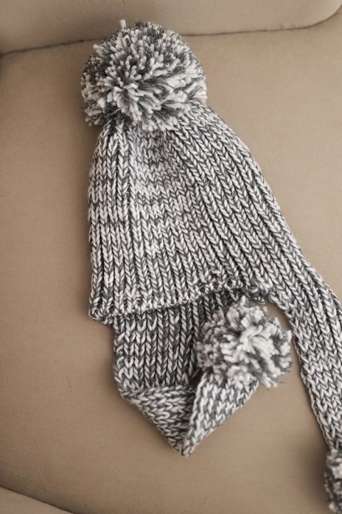 Ciepła wełniana czapka damska grafitowa z pomponem