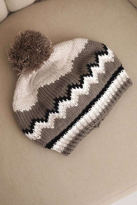 Modna czapka damska Stylowy Wieszak w odcieniach beżu i cappuccino