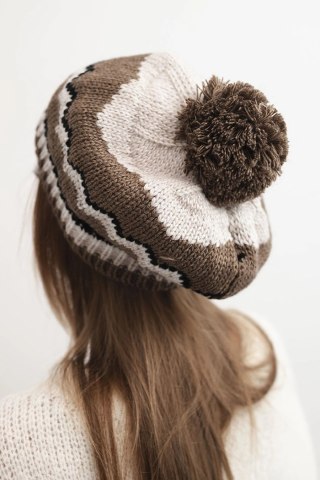 Czapka Damska Zimowa Wełniana z Pomponem i Kolorowym Wzorem K435 Beżowa + Mocca