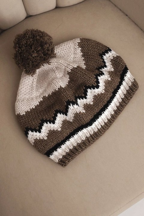 Modna czapka damska Stylowy Wieszak w odcieniach beżu i brązu