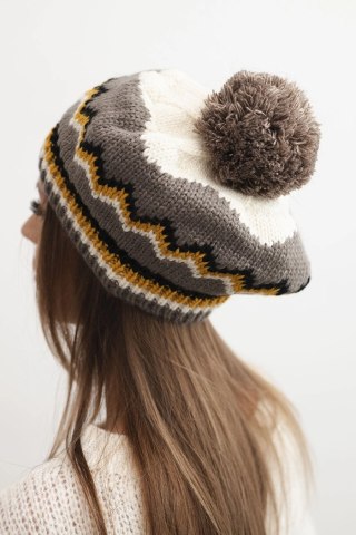 Czapka Damska Zimowa Wełniana z Pomponem i Kolorowym Wzorem K435 Ecru + Cappuccino