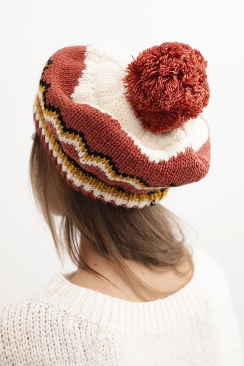 Ciepła czapka damska ecru i ruda z miękkim pomponem
