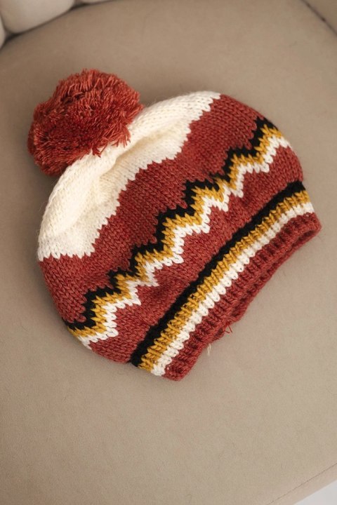 Modna czapka damska Stylowy Wieszak w odcieniach ecru i rudości