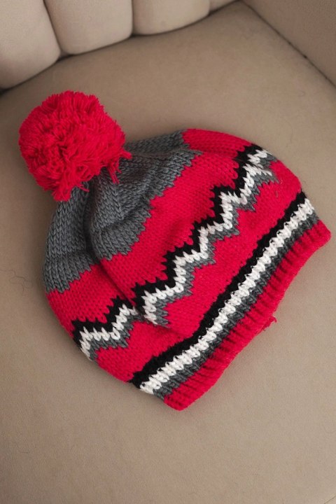 Modna czapka damska Stylowy Wieszak w odcieniach grafitu i fuksji