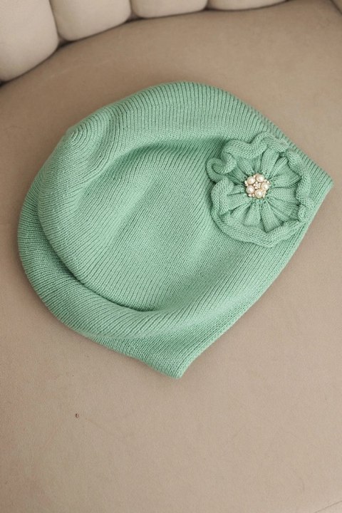 Zimowa czapka damska z dzianiny, miętowa, ciepła i stylowa