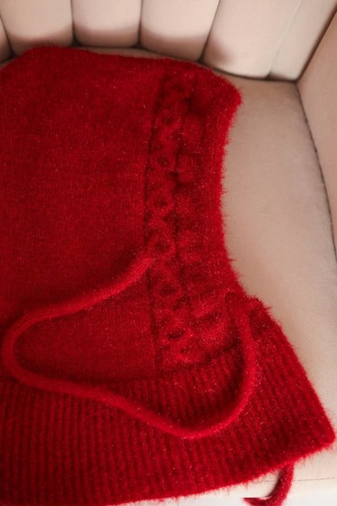 Czerwona czapka kaptur z wiązaniem pod brodą, ciepła dzianina