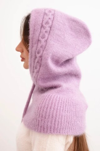 Czapka Kaptur Damski z Wiązaniem i Warkoczowym Splotem – Jasno Fioletowa – Stylowy Wieszak