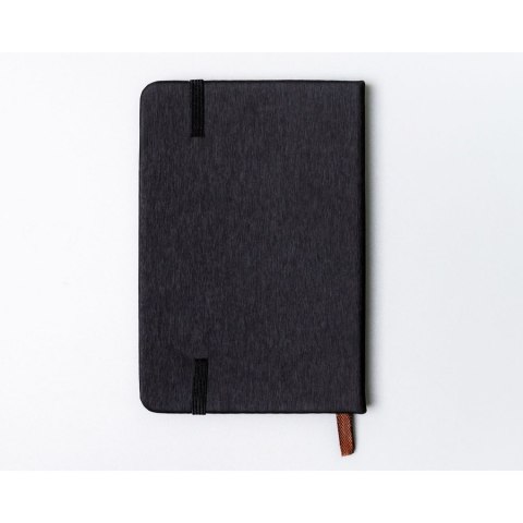 Czarny notes w formacie A6 zadrukowany w linie, wyposażony w gumkę zamykającą - Peterson