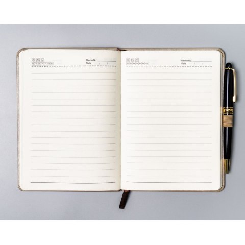 Beżowy notes w formacie B6 zadrukowany w linie, wyposażony w gumkę zamykającą - Peterson