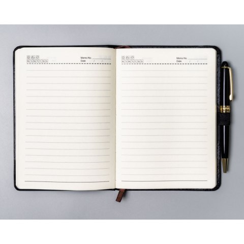 Czarny notes w formacie B6 zadrukowany w linie, wyposażony w gumkę zamykającą - Peterson