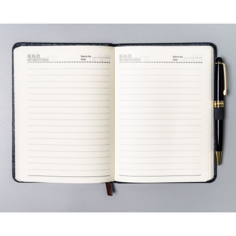 Szary notes w formacie B6 zadrukowany w linie, wyposażony w gumkę zamykającą - Peterson