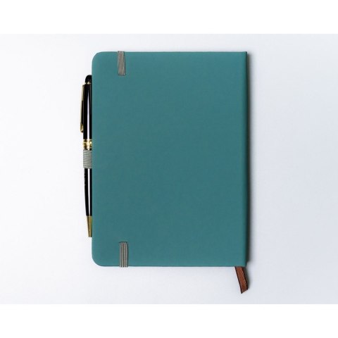 Zielony notes w formacie B6 zadrukowany w linie, wyposażony w pętelkę na długopis - Peterson