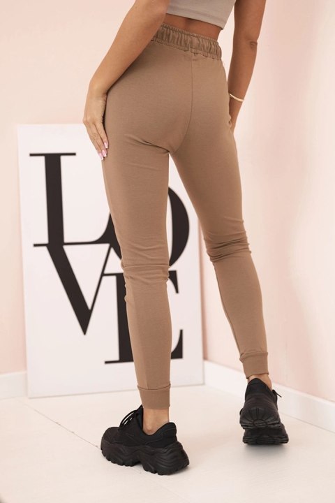 Spodnie z wiązaniem w pasie w kolorze camelowym – Stylowy Wieszak