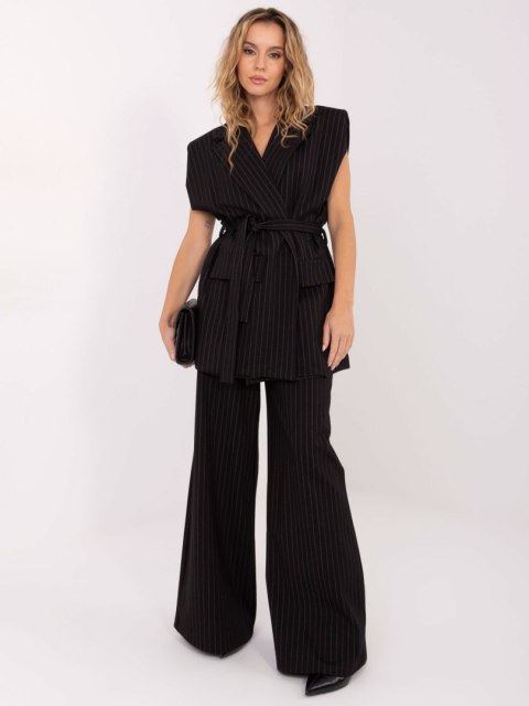 Czarna kamizelka w paski – Stylowy Wieszak