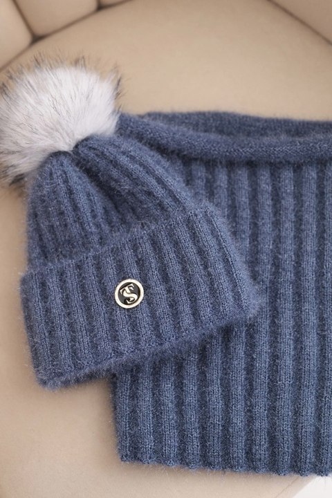 Zimowy komplet czapka i komin w kolorze jeansowym – Stylowy Wieszak