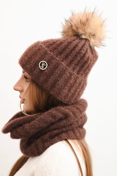 Komplet damski zimowy z pomponem i kominem – brązowy