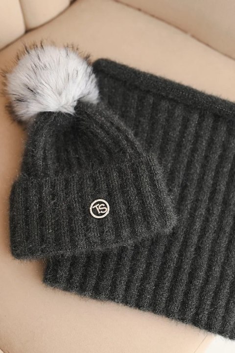 Komplet damski zimowy z pomponem i kominem – grafitowy