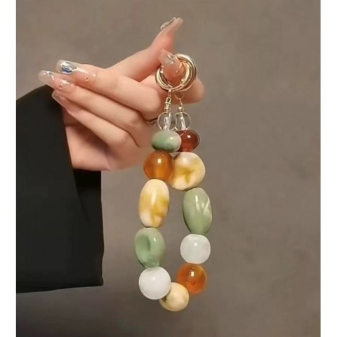 Brelok ozdobny z koralikami w odcieniach zieleni i brązu